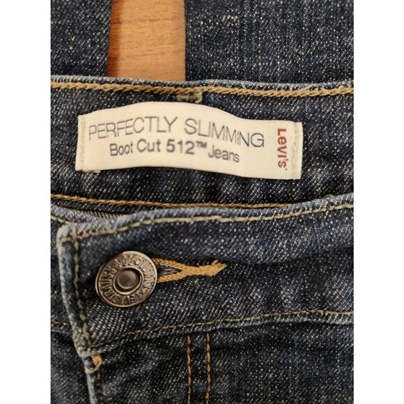 Levi 12M Perfectly Slimming 512 Boot Cut Jeans. Measures approx 31W x 31 inseam - Picture 4 of 10
